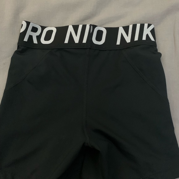 Nike pro shorts - Picture 2 of 4